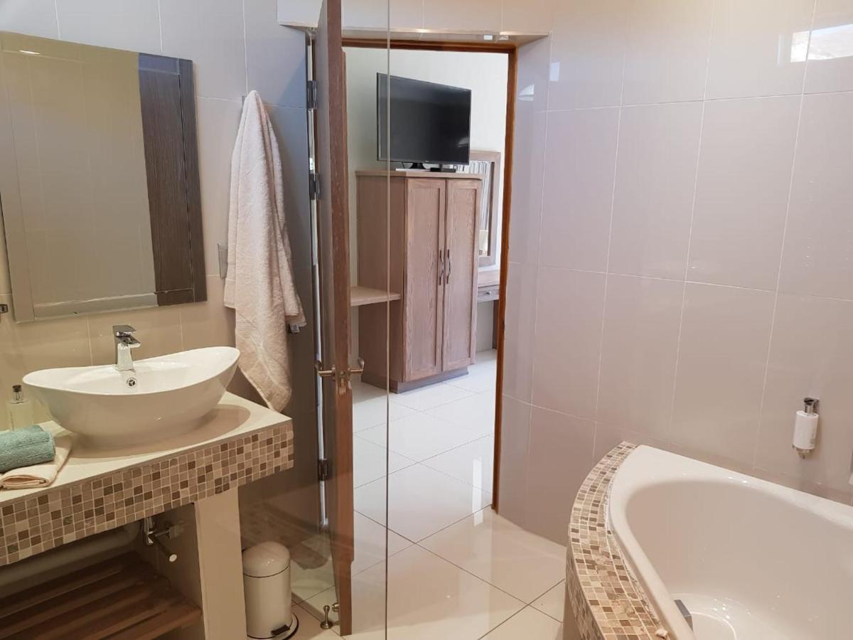 Willow Manor Кларенс Екстериор снимка